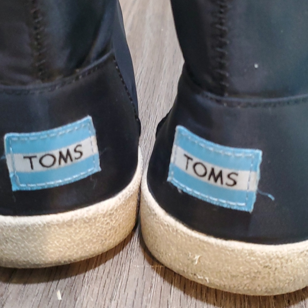 Shoe - Picture 2 of 3